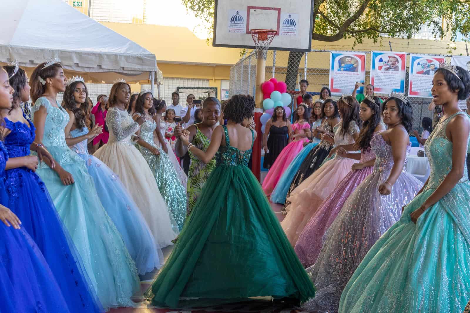 Cumplea&ntilde;eras bailando el vals