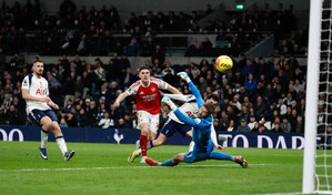 Arsenal se afirma en la cima de la premier tras ganar derbi ante Tottenham