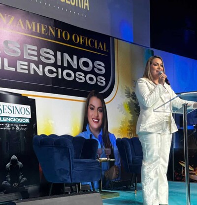 La pastora Marinelis Espinal lanza su libro Asesinos  silenciosos en un emotivo evento