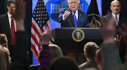 Juez examina prohibici&oacute;n de Trump a medios de comunicaci&oacute;n en la Casa Blanca