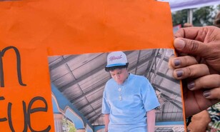 Con marcha y vigilia exigen justicia por muerte de joven durante asalto en Santiago