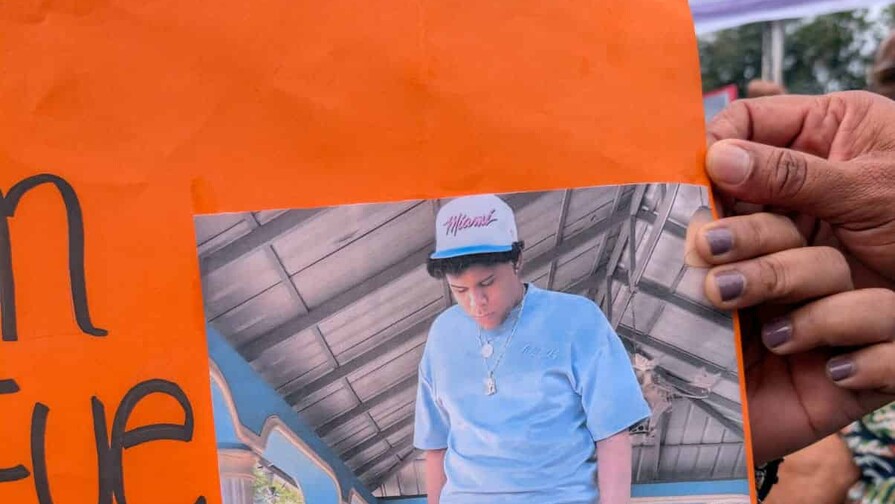 Con marcha y vigilia exigen justicia por muerte de joven durante asalto en Santiago