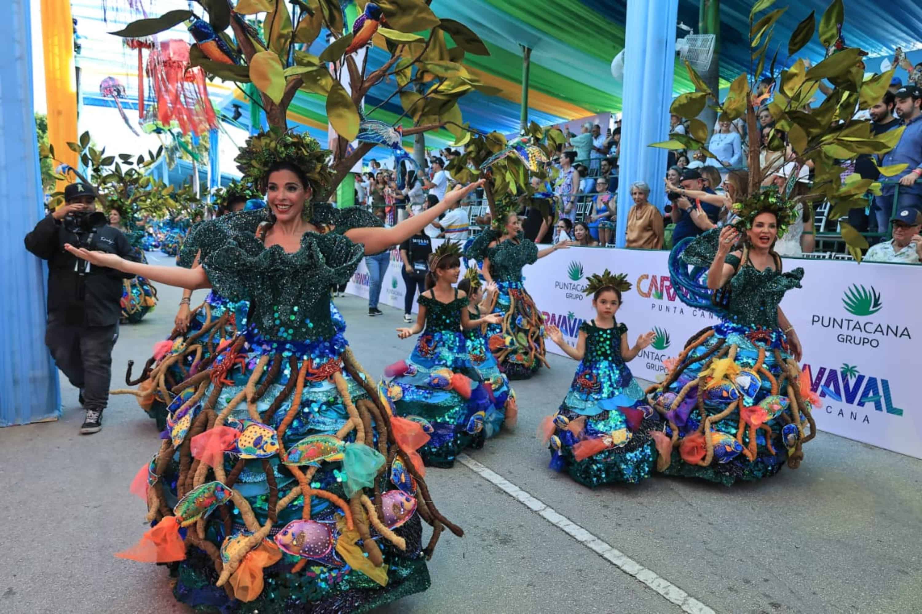 Las Musas y personajes emblem&aacute;ticos recorren el boulevard en una celebraci&oacute;n de identidad y tradici&oacute;n.