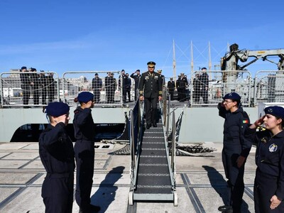 Ministro de Defensa visita base naval portuguesa y recorre patrullero