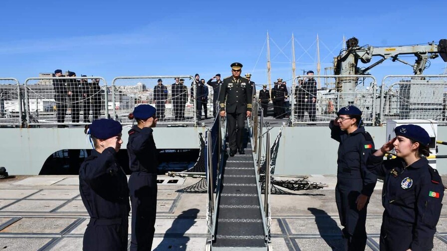 En Portugal, Ministro de Defensa recorre buque patrullero similar a los adquiridos por RD