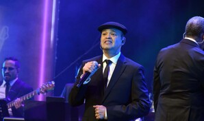 El equipo de cantante Alex Bueno solicita oraciones por su salud y recuperaci&oacute;n