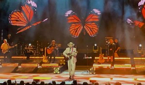 Santiago Cruz conquista el Teatro Nacional con su gira "Quince de Caminos"