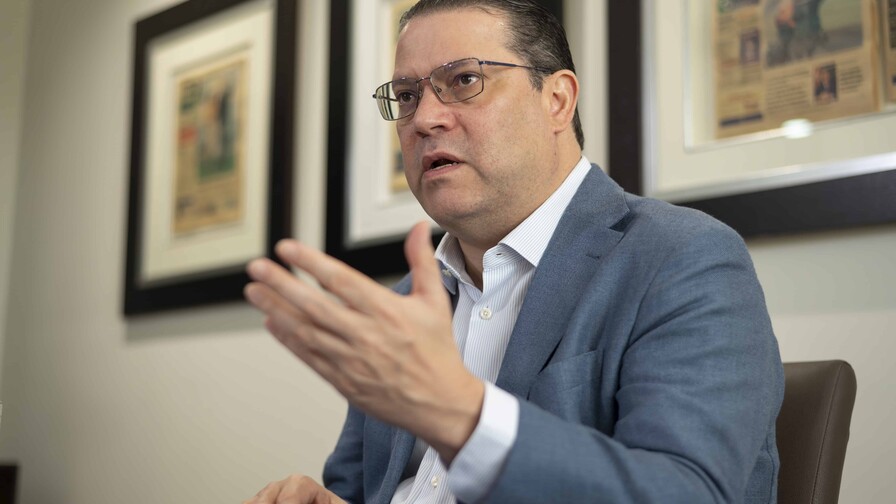 Ministro de Industria y Comercio explica estrategia del Gobierno ante alza de combustibles