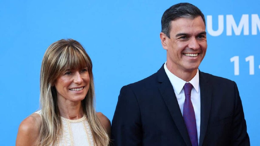 Justicia espa&ntilde;ola anula decisi&oacute;n de juzgar a esposa de Pedro S&aacute;nchez pero la investigaci&oacute;n contin&uacute;a