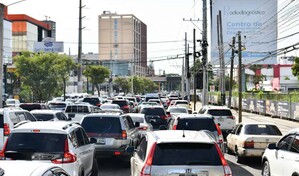 Blackout nacional causa caos y deja sem&aacute;foros fuera de servicio en Santiago