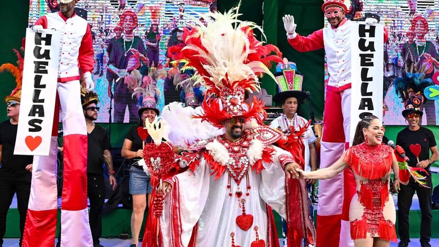 Carnaval de Santiago cierra su tercer domingo convertido en el epicentro del arte y la cultura Carnaval de Santiago cierra su tercer domingo convertido en el epicentro del arte y la cultura