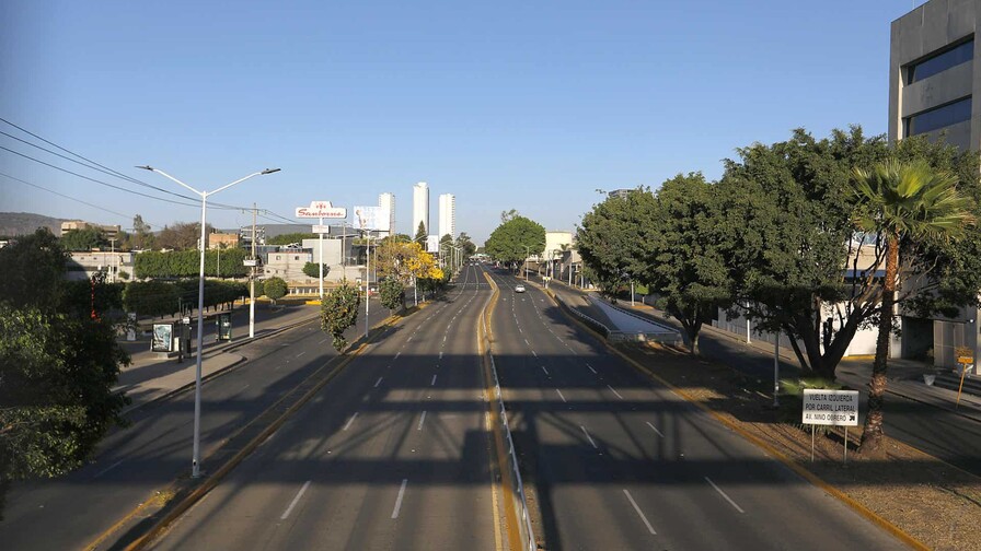 Comercio cerrado y clases canceladas en Guadalajara un d&iacute;a despu&eacute;s de muerte de El Mencho