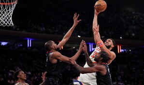 Towns encesta 22 con 11 rebotes y lidera la NBA en juegos de doble-doble con 48