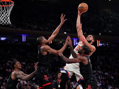 Towns encesta 22 con 11 rebotes; Josh Hart anota 33 puntos