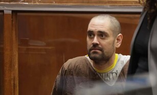 Nick Reiner se declara no culpable del asesinato de sus padres Rob y Michele Reiner