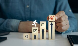 El trabajo: eslab&oacute;n de una vida digna