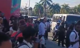 Usuarios del Metro varados por apag&oacute;n; algunos toman las guaguas voladoras en medio del caos