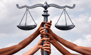 La Constituci&oacute;n se viola tanto por lo que se hace como por lo que no se hace