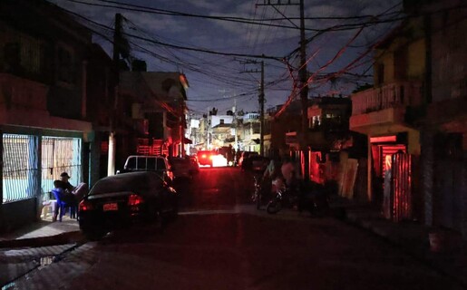 El ministro de Energ&iacute;a y Minas dice que una explosi&oacute;n fue la causa del apag&oacute;n general