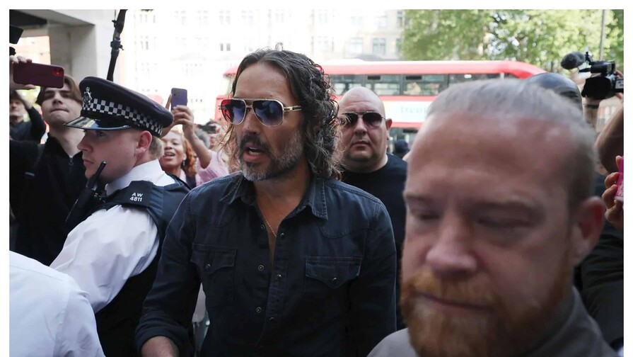 El actor Russell Brand se declara no culpable de dos nuevos delitos de carácter sexual El actor Russell Brand se declara no culpable de dos nuevos delitos de carácter sexual