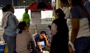 Familiares de presos pol&iacute;ticos reclaman retrasos de liberaciones en una c&aacute;rcel de Caracas