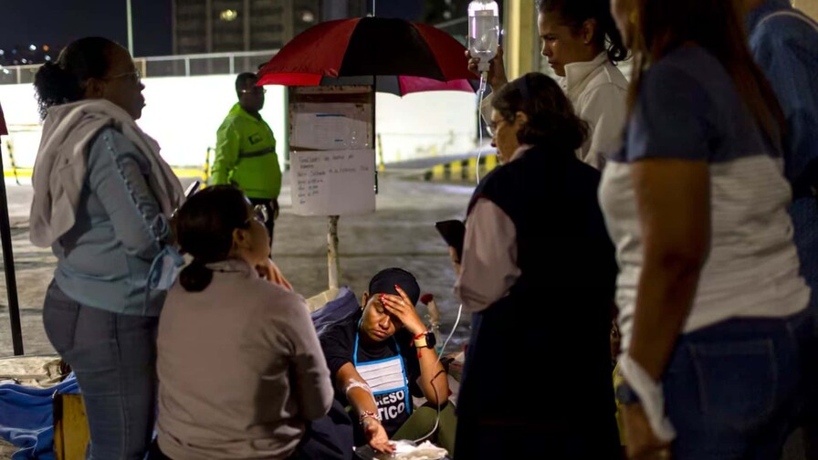 Familiares de presos políticos reclaman retrasos de liberaciones en una cárcel de Caracas Familiares de presos políticos reclaman retrasos de liberaciones en una cárcel de Caracas