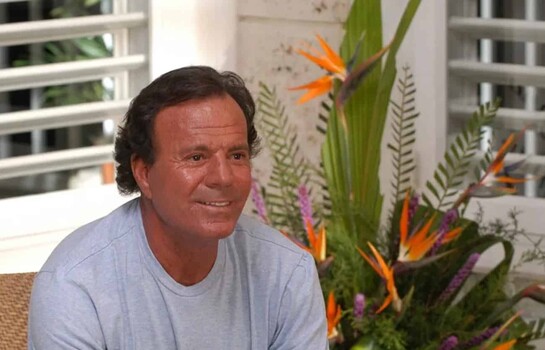 Julio Iglesias lleva a tribunales a la segunda vicepresidenta de Espa&ntilde;a