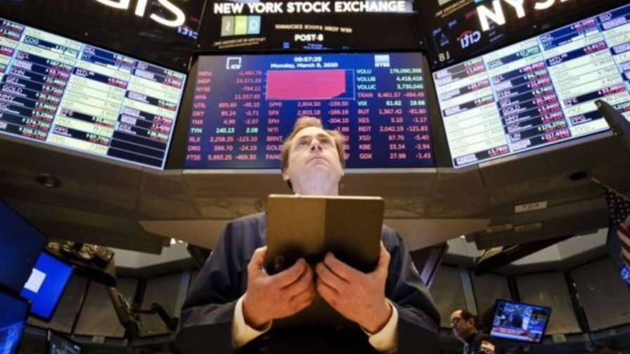 Wall Street cierra en rojo tras los nuevos aranceles de Trump Wall Street cierra en rojo tras los nuevos aranceles de Trump