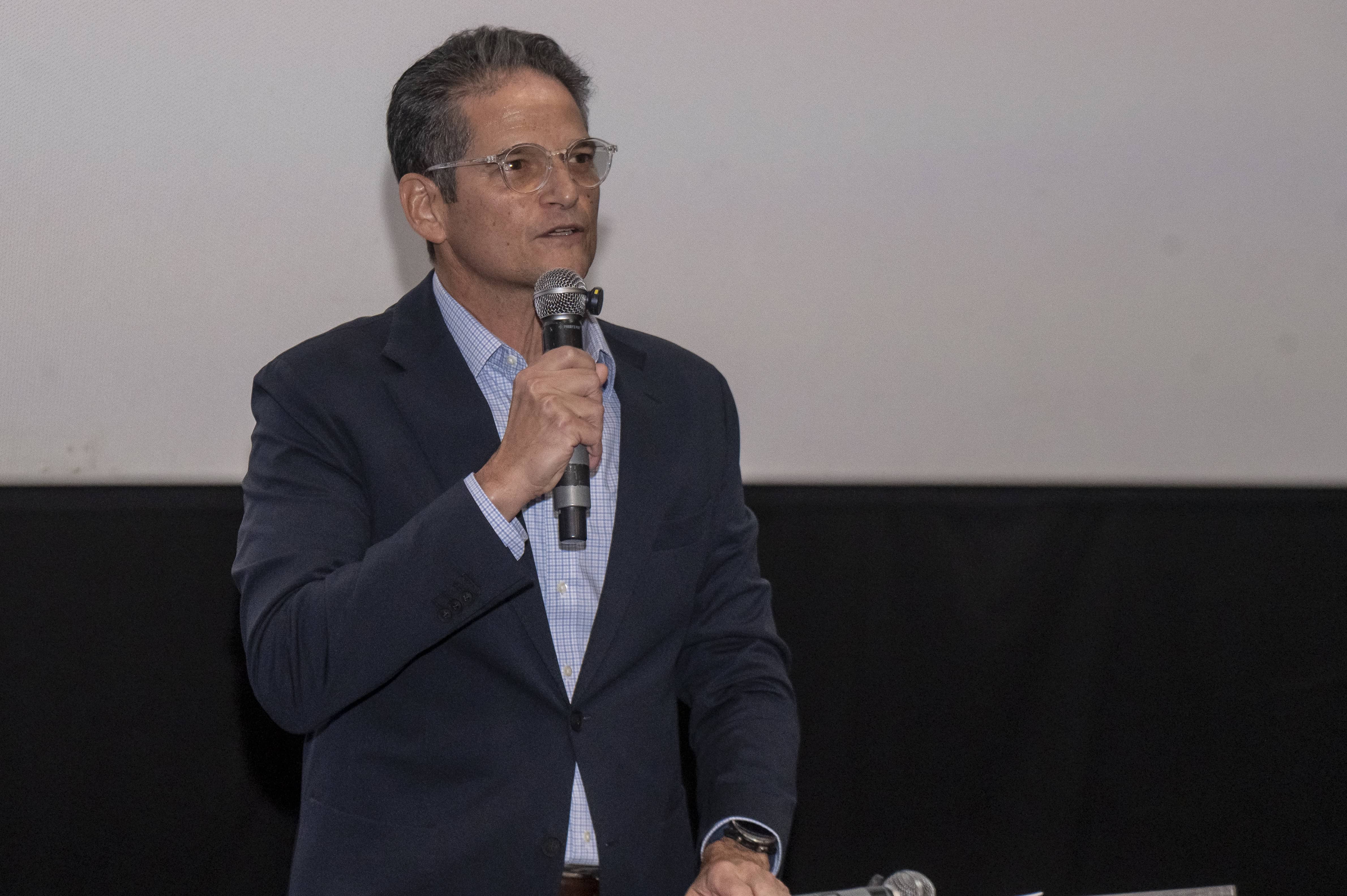 Oscar Villanueva, presidente de la Fundaci&oacute;n Qui&eacute;reme como soy.