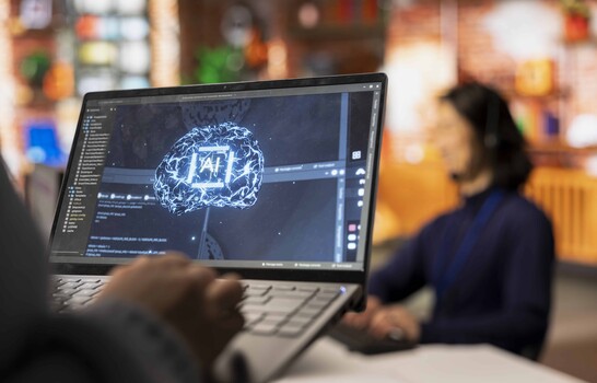 Expertos exhortan a establecer regulaciones al uso indiscriminado de la Inteligencia Artificial
