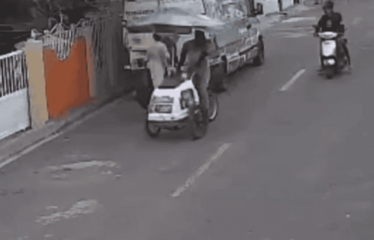 Indignaci&oacute;n en La Romana: momento en que asaltan a un heladero en plena v&iacute;a p&uacute;blica