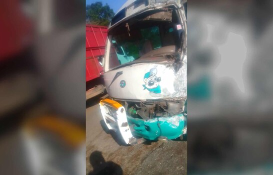 Varios estudiantes heridos durante colisi&oacute;n de autobuses en carretera de Yamas&aacute;