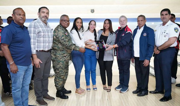 Reconocen legado de Carlos Alonzo en apertura del boliche militar