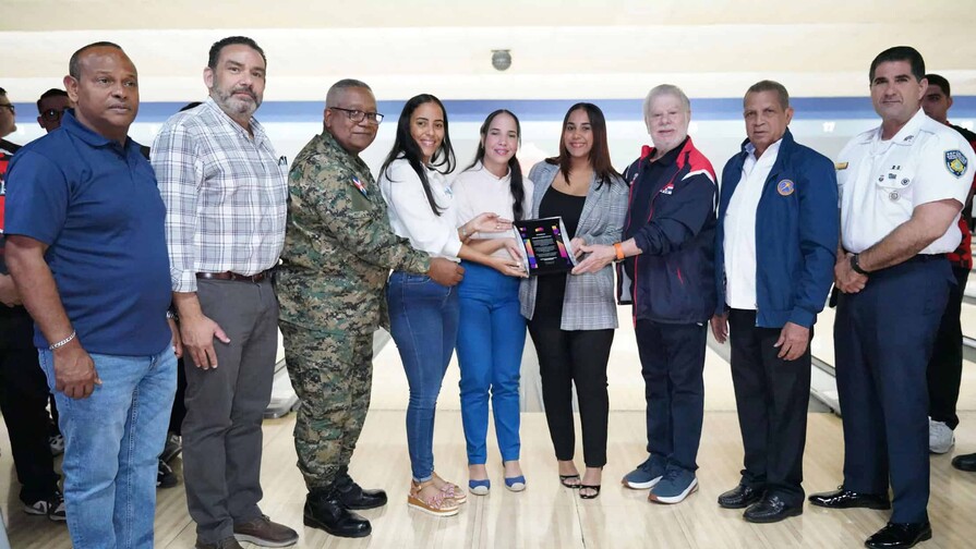 Reconocen legado de Carlos Alonzo en apertura del boliche militar