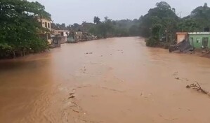 Fuertes lluvias provocan crecidas de r&iacute;os y deslizamientos en distintos puntos en Espaillat
