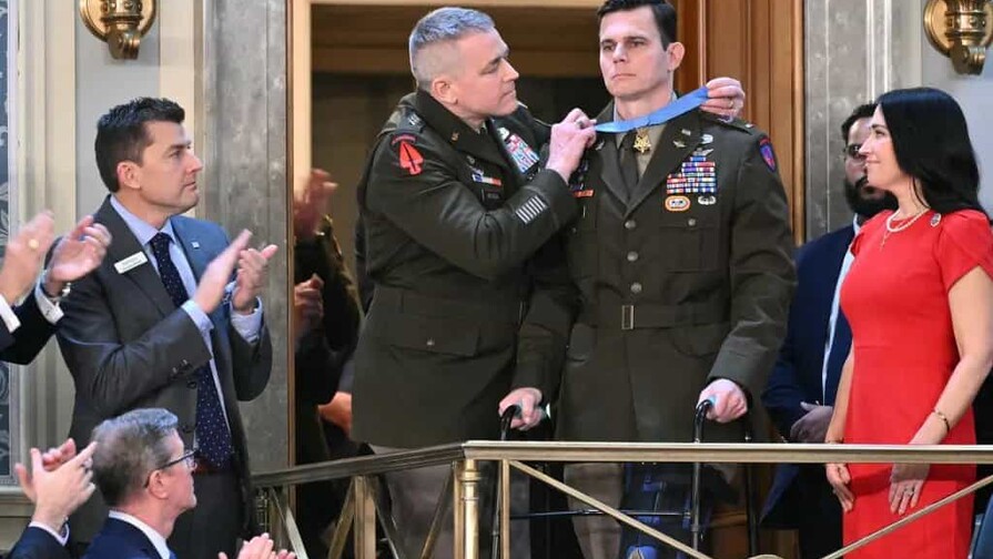 Dos pilotos y un campe&oacute;n entre los condecorados por Trump en su discurso ante el Congreso