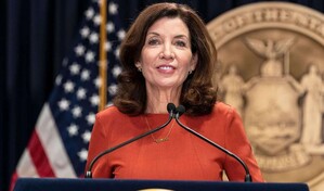 La gobernadora de Nueva York pide a Trump un reembolso de 13,500 millones por aranceles