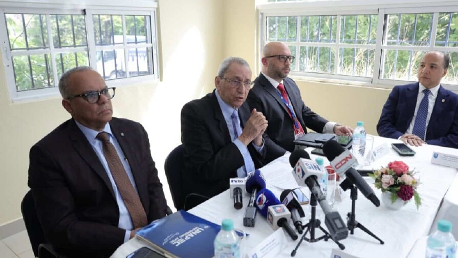 Jorge Subero Isa convoca a la Mesa Nacional de Decanos de Derecho en Unapec Jorge Subero Isa convoca a la Mesa Nacional de Decanos de Derecho en Unapec