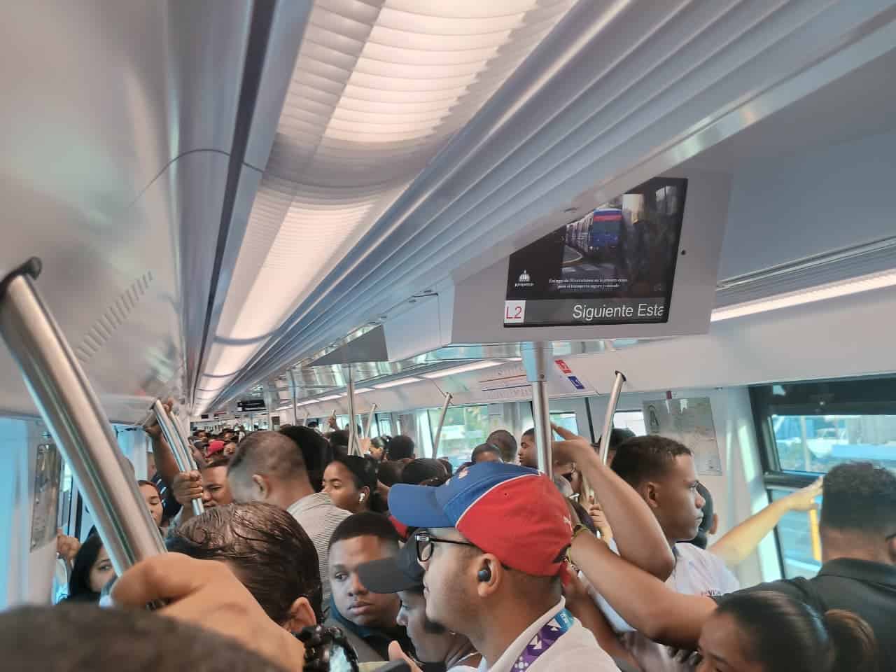 Usuarios abarrotan la L&iacute;nea 2C del Metro de Santo Domingo desde Los Alcarrizos hasta el Kil&oacute;metro 9.