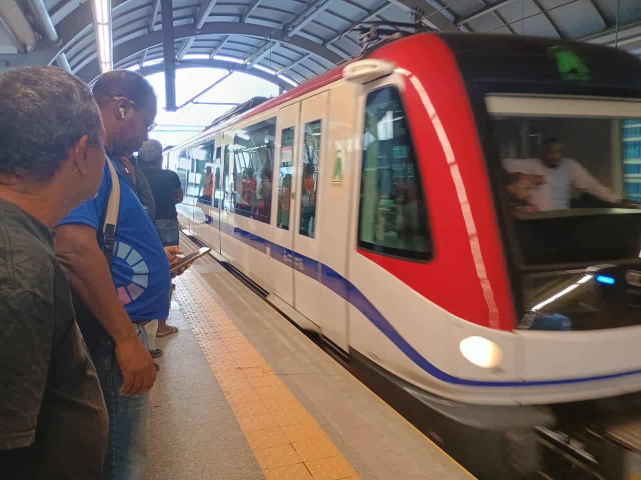Usuarios abarrotan la L&iacute;nea 2C del Metro de Santo Domingo desde Los Alcarrizos hasta el Kil&oacute;metro 9.