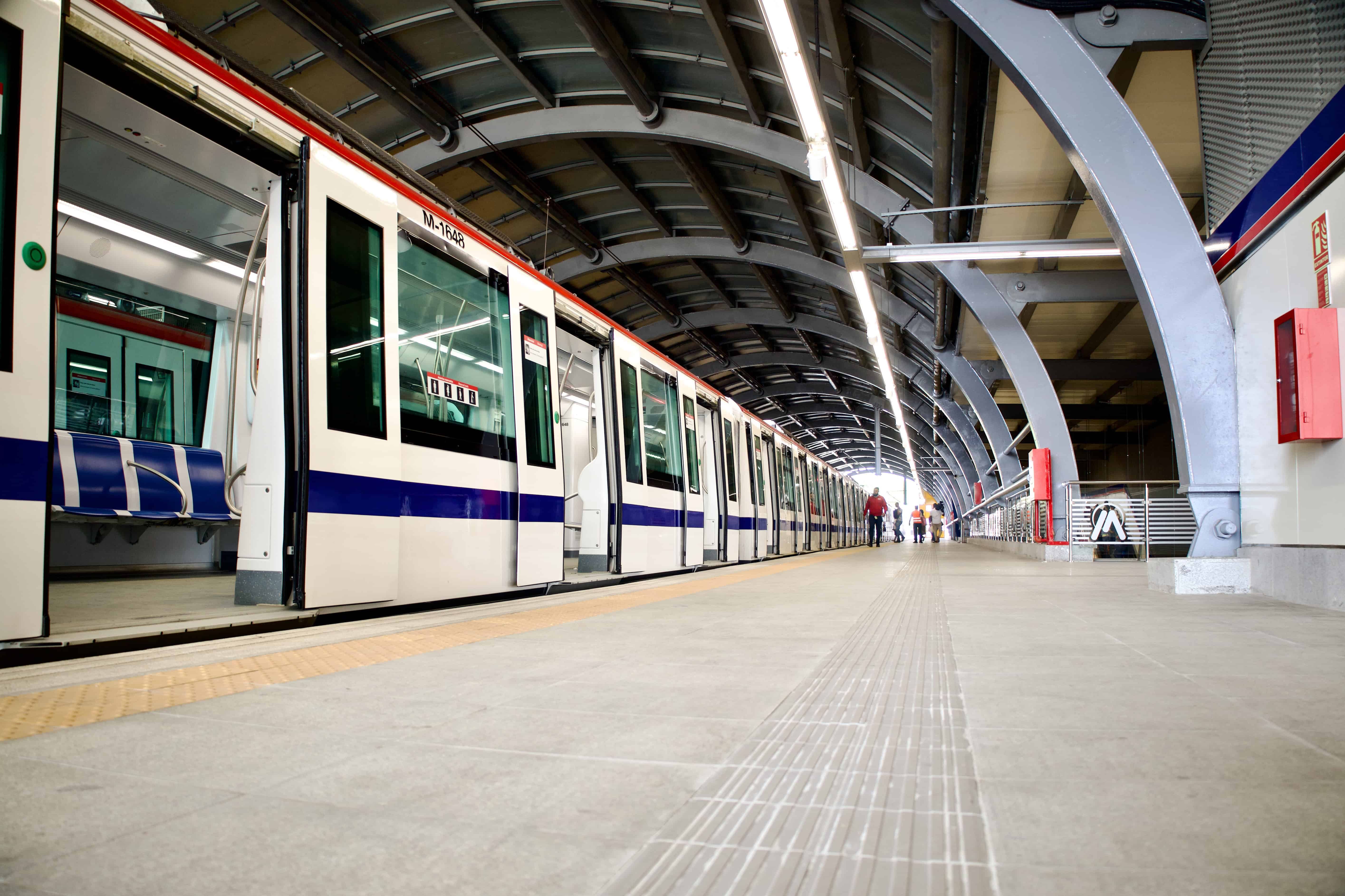 En la l&iacute;nea 2C se utilizan trenes de seis vagones en la fase de prueba.