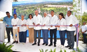Presidente Abinader inaugura carretera Bayaguana-El Puerto en Monte Plata