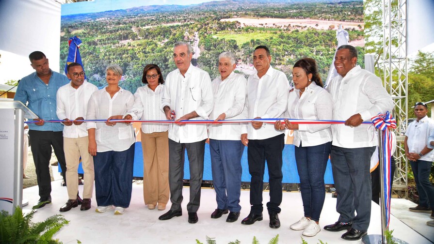 Presidente Abinader inaugura carretera Bayaguana-El Puerto en Monte Plata Presidente Abinader inaugura carretera Bayaguana-El Puerto en Monte Plata