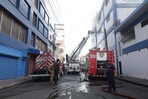 Bomberos controlan 50 % del incendio en edificio de Almacenes Garrido Bomberos controlan 50 % del incendio en edificio de Almacenes Garrido