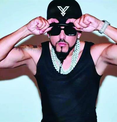 Yandel Sinf&oacute;nico presenta su espect&aacute;culo en Altos de Chav&oacute;n: una experiencia musical &uacute;nica