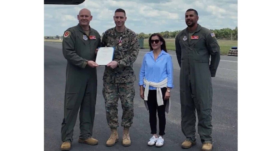 Embajadora de EE. UU. realiza vuelo desde Las Am&eacute;ricas junto a l&iacute;deres militares dominicanos