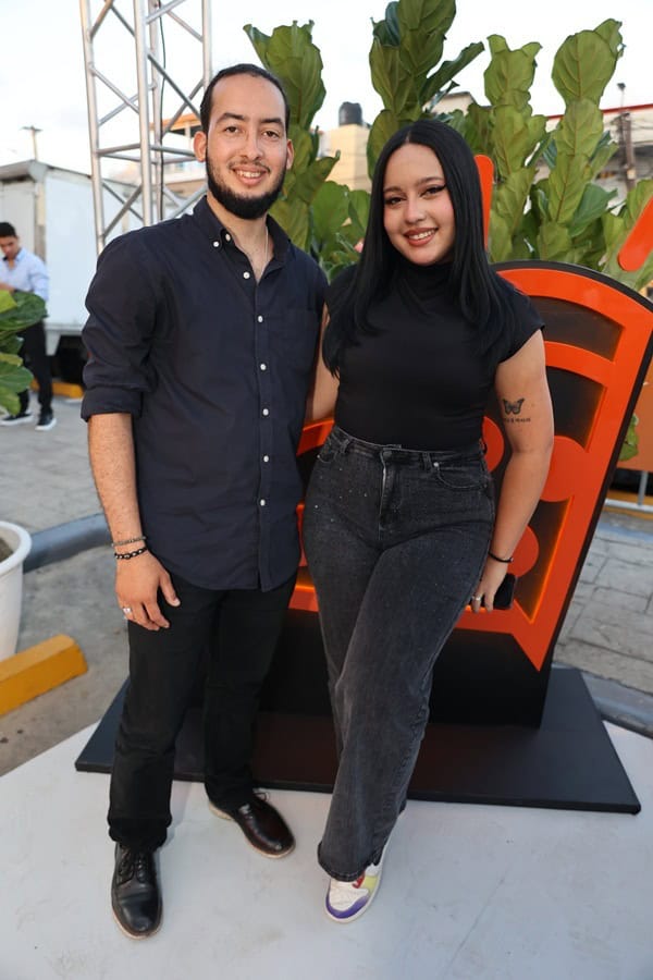 Jean Carlos Cedano y Esmeralda D&iacute;az.