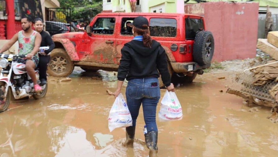 El Gobierno asiste a familias afectadas por lluvias en la región norte