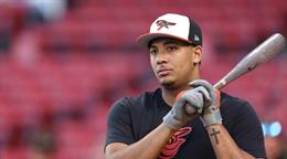 Video| Preocupaci&oacute;n en Baltimore: Samuel Basallo sale de juego tras sufrir aparente lesi&oacute;n