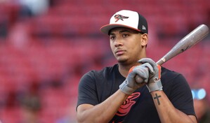 Preocupaci&oacute;n en Baltimore: Samuel Basallo sale de juego tras sufrir aparente lesi&oacute;n